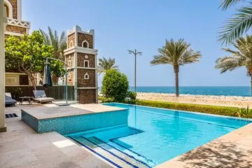 4 bedroom villa for rent in Balqis Residences. Spacious Unit with Amazing Full Sea View