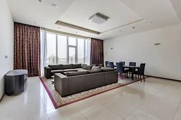 3 bedroom apartment for sale in Emerald. Spacious Layout and Bright Unit | Tenanted